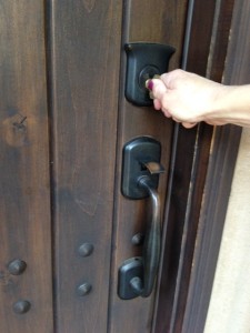 sherman oaks pet sitter key in door